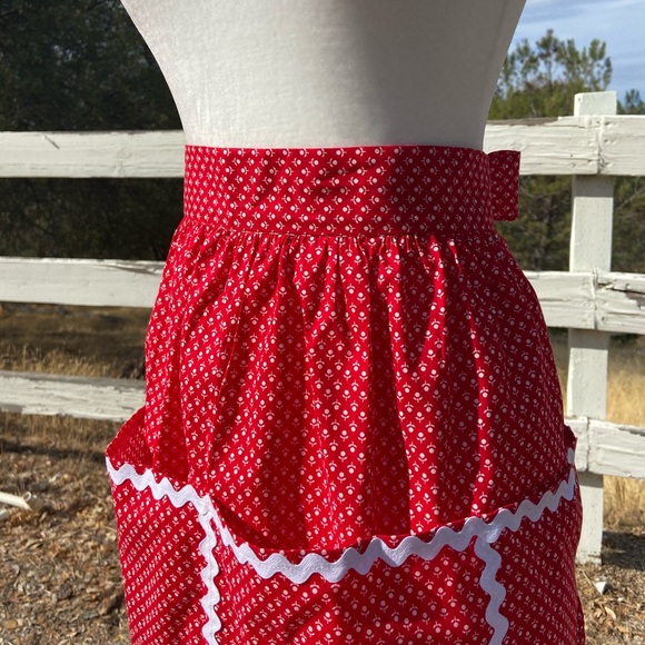 Vintage | Cottagecore Calico Rick Rack Apron - Picture 3 of 15